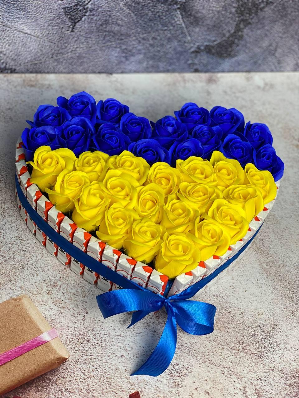 Солодке Серце з кіндер шоколаду та троянд